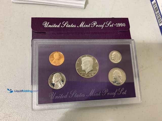 Lot 49-3709162 - 1990 UNITED STATES MINT PROOF SET 5 COINS IN HARD PASTIC CASE WITH ORIGINAL SLEEVE