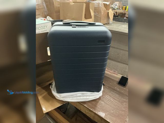Lot 49-5463299 - Away The Bigger Carry-On Suitcase Unused