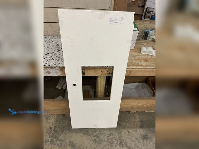 Lot 49-5459906 - Vanity top. White. Cracked Corner. Unused. 4ft x 20''. Sink opening - 15.5 x 11