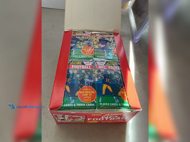 Lot 49-1810372 - COLLECTIBLE 1990 SCORE FOOTBALL WAX PACK BOX OF 36 PACKS ALL SEALED #COINS1113