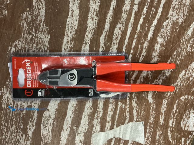 Lot 49-3565646 - Crescent 9-1/2 in. Z2 High Leverage Lineman Pliers with Dual Material Grips. Model # Z20509CGR-06. U...