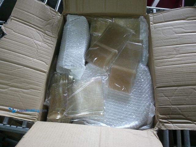 Lot 49-1518995 - 600Pcs Gold Glitter Plastic Plates for 100 Guests, Plastic Dinnerware Set of 100 Glitter Disposable ...