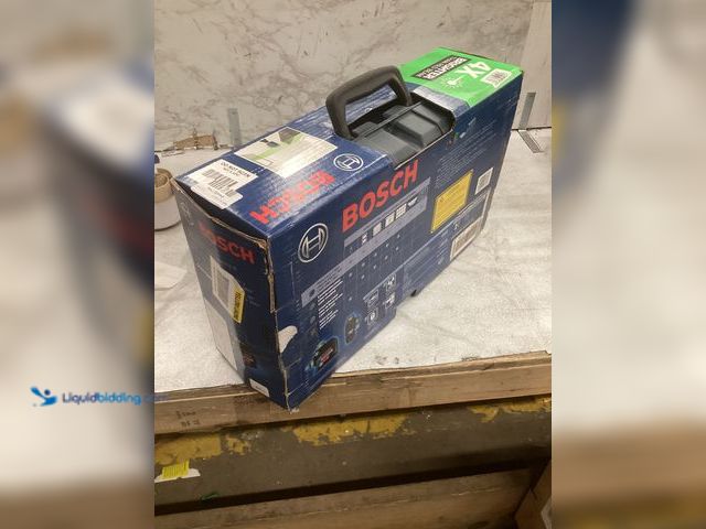 Lot 49-5483948 - Bosch 300 ft. Green 360-Degree Self Leveling Laser with Visimax Technology. Model # GLL3-300G+BT150....
