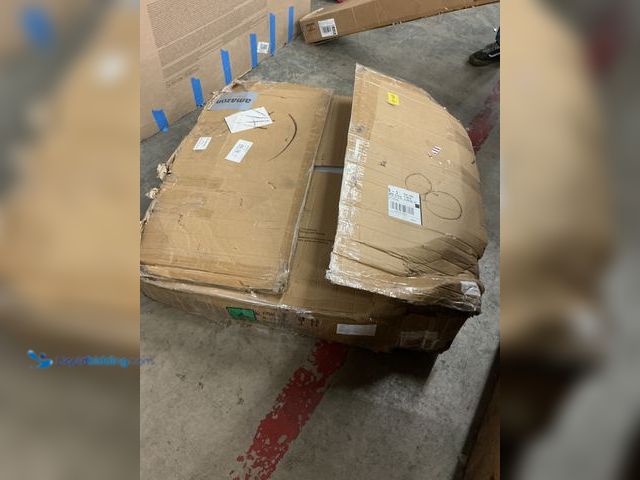 Lot 49-3535297 - Large Chandelier (missing some hardware) Unused