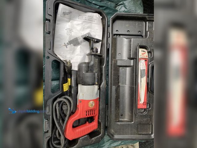 Lot 49-1814248 - Black AND Decker 71/4" circular Saw, Craftsman Heavy Duty Power Drill Needs Battery, Milwaukee Heavy...