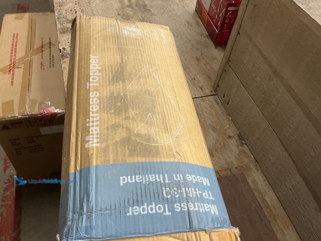 Lot 49-3531070 - 3in Queen Mattress Topper Unused