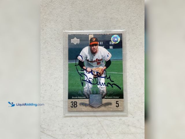 Lot 49-5350260 - AWESOME LEGENDARY ALL STAR BROOKS ROBINSON AUTOGRAPHED BASEBALL CARD