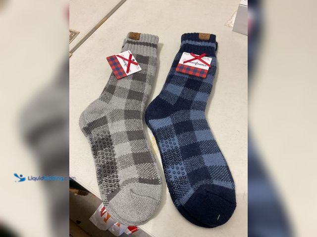 Lot 49-5515685 - LOT OF 2 DEARFORMS GRIP BOTTOM MENS CREW SOCKS MULTI COLOR SIZE 7-12 BRAND NEW WITH TAGS