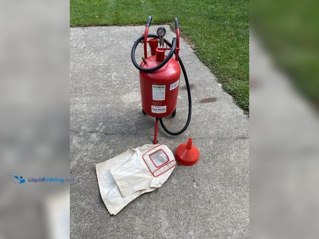 Lot 49-1975010 - Sandblaster Portable sandblaster