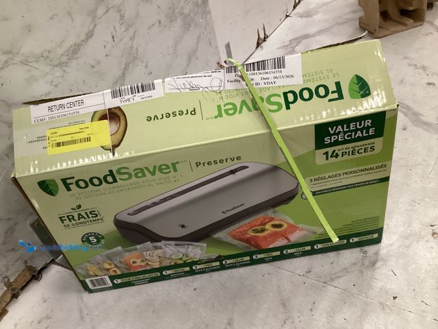 Lot 49-5542814 - FoodSaver 14-Piece Starter Kit with Vacuum Seal Roll and Bags