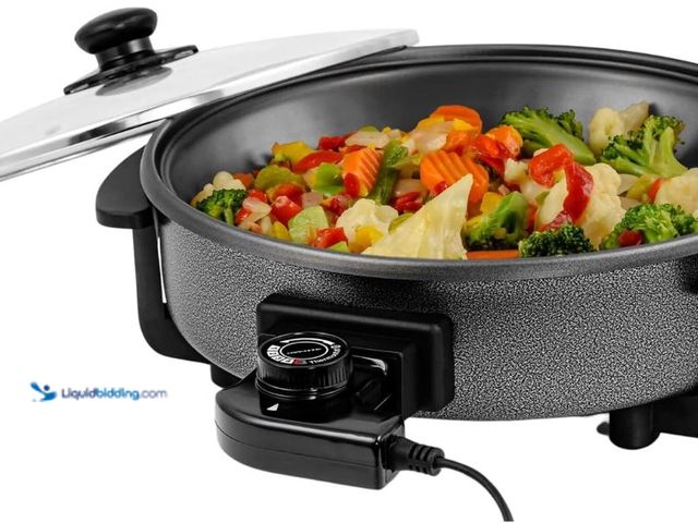Lot 49-5573591 - OVENTE Round Electric Skillet, 11.5" Nonstick Frying Pan, Black SK11112B, Unused