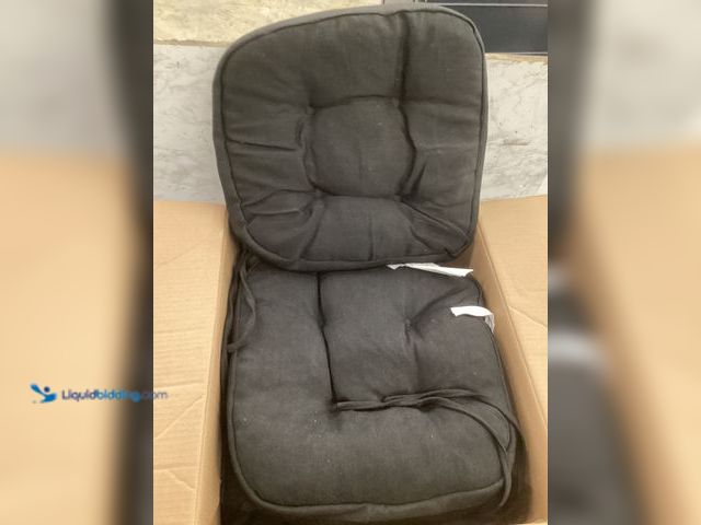 Lot 49-5551552 - Bulk Pack of Outdoor Chair Cushions (Black), Unused
