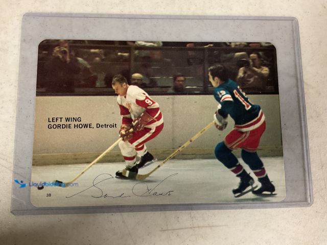 Lot 49-1505635 - COLLECTIBLE VERY NICE DETROIT RED WINGS LEGEND GORDIE HOWE AUTOGRAPHED PHOTO CARD MEASURES APPROXIMA...