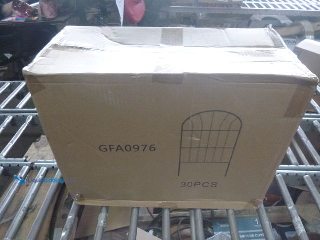 Lot 49-1514416 - Therwen 30 Pack Decorative Garden Fence Border Metal Garden Fencing Bulk Total 32ft (L) x 24in (H) R...