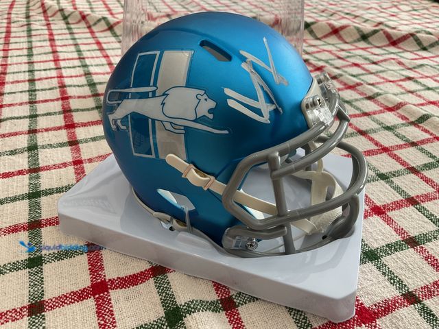 Lot 49-1505916 - COLLECTIBLE VERY NICE DETROIT LIONS HENDON HOOKER AUTOGRAPHED RIDDELL MII HELMET WITH BECKETT WITNES...