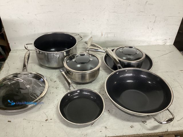 Lot 49-3631301 - Hexclad Cookware Set (3) Skillets (8.5", 11", 12.5"), (3) Pots (7.5", 8.5", 11"), (1) Wok (12.5"), (...