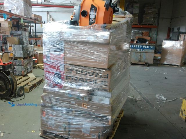 Lot 49-1572125 - Salvage Pallet Containing Many Many Miscellaneous Items. IMPORTANT: Please note that the condition o...