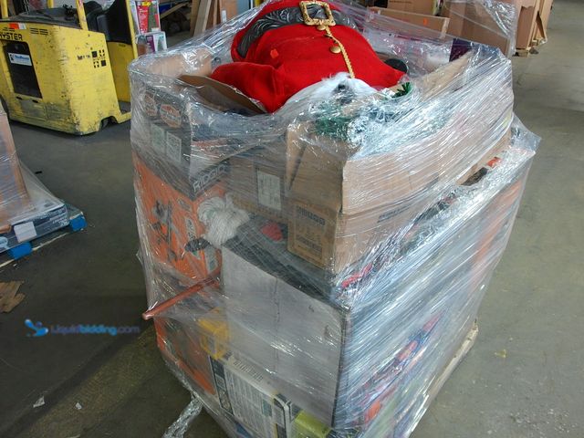 Lot 49-1548178 - Salvage Pallet Containing Many Miscellaneous Items. IMPORTANT: Please note that the condition of thi...