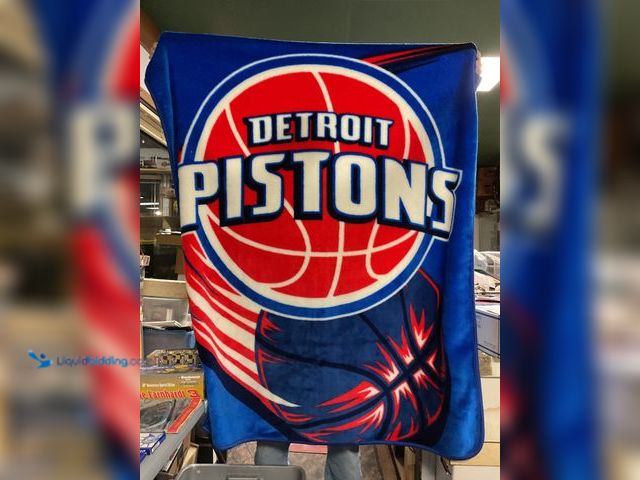 Lot 49-1830733 - COLLECTIBLE VERY NICE DETROIT PISTONS 4FT BY 5FT THROW BLANKET NO TAGS #COINS0219