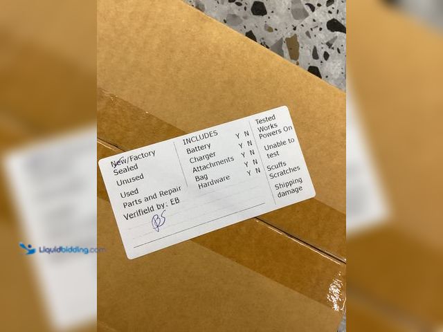 Lot 49-5481984 - Solid Gold Protein Shreds Meal Topper Chicken & Carrot Recipe in Broth for Dogs Item is Factory Seal...