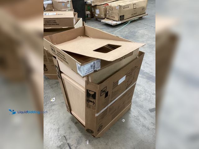 Lot 49-5486454 - Hampton Bay Base Cabinet 18x34 SKU: 1003934031 Item is Factory Sealed