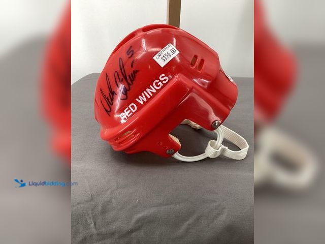Lot 49-910493 - Other Signed NHL Mini Helmet - Nicklas Lidstrom Signed Red Wings Mini Helmet
COINS0723