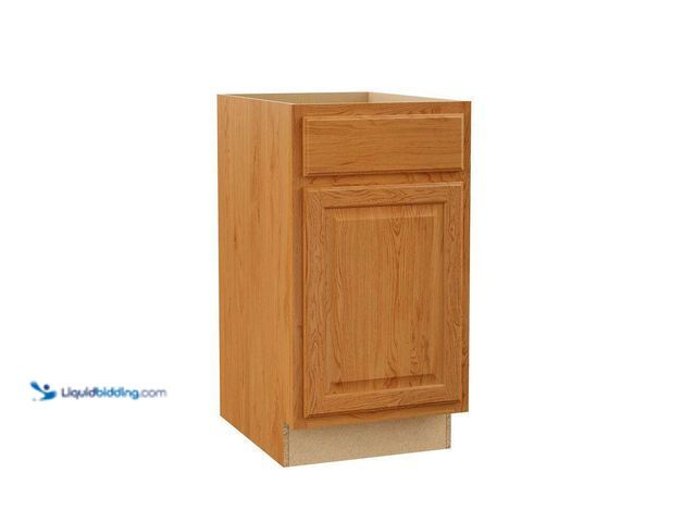 Lot 49-5487560 - Hampton Bay
Hampton 18 in. W x 24 in. D x 34.5 in. H Assembled Base Cabinet in Medium Oak Unused