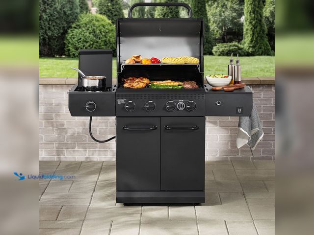 Lot 49-5548832 - Member's Mark 5-Burner Propane Gas Grill MODEL:HW013267A USED. DIRTY. MISSING HANDLE. SCUFFED AND SC...
