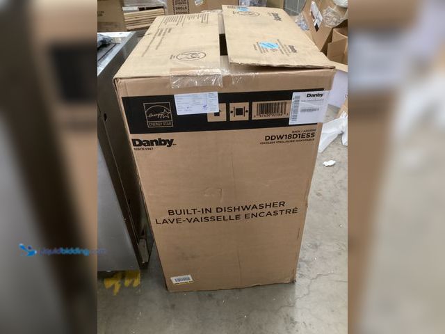 Lot 49-5573594 - Danby DDW18D1ESS
18 Inch Full Console Built-In Dishwasher with 10 Place Setting Capacity, 4 Wash Cy...