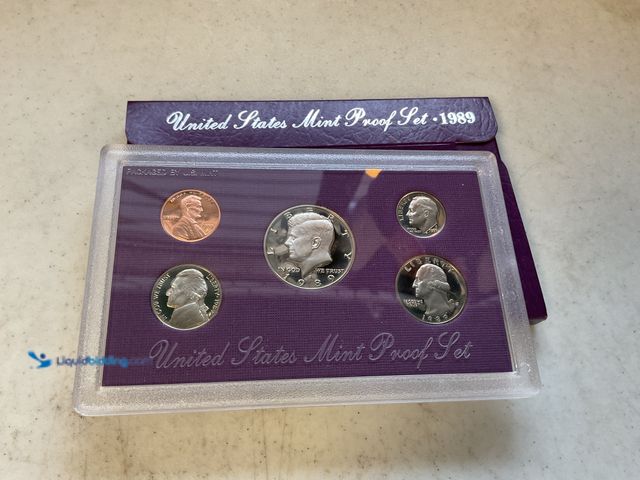 Lot 49-1830023 - 1989 UNITED STATES PROOF SET 5 COINS IN HARD PLASTIC CASE AND ORIGINAL SLEEVE #COINS0219