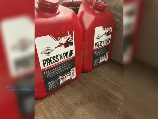 Lot 49-5484427 - Garage Boss
Press N Pour 2 Gal. Gas Can (2pack) New