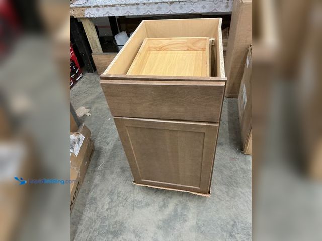 Lot 49-5447674 - PARTS AND REPAIR. Hampton Bay Sinclair 18 in. W x 24 in. D x 34.5 in. H Assembled Base Cabinet in Sh...
