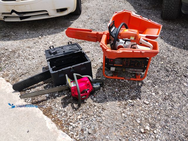 Lot 49-1805302 - PARTS AND REPAIR LOT 2 CHAINSAWS 1 GENERATOR.
