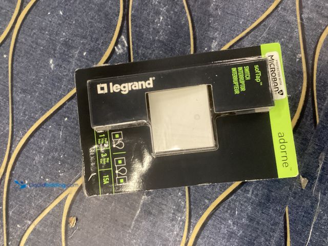 Lot 49-5490263 - Legrand
adorne sofTap 15 Amp Single-Pole/3-Way Switch with Microban, White Internet # 203516066
Mo...