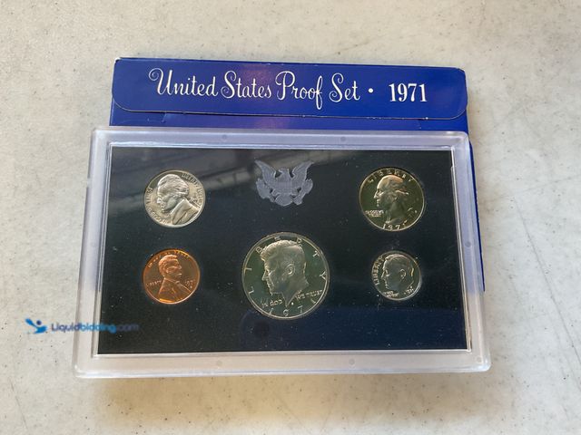 Lot 49-910467 - 1971 UNITED STATES PROOF SET 5 COINS IN HARD PLASTIC CASE AND ORIGINAL SLEEVE #COINS0625