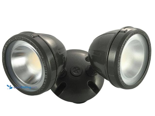 Lot 49-3564501 - Commercial Electric
28-Watt 1100 Lumens CE Hardwired Bronze LED Landscape Flood Light Dual Spot Lig...
