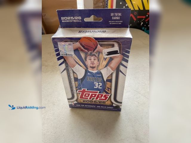 Lot 49-1505766 - COLLECTIBLE FACTORY SEALED 2025-26 TOPPS BASKETBALL HANGERBOX 59 CARDS TOTAL #COINS0122