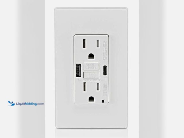 Lot 49-5581916 - Leviton 15 Amp SmartlockPro Self-Test GFCI Combination 24-Watt (4.8 Amp) Type A Model # GUAC1-BW Unu...