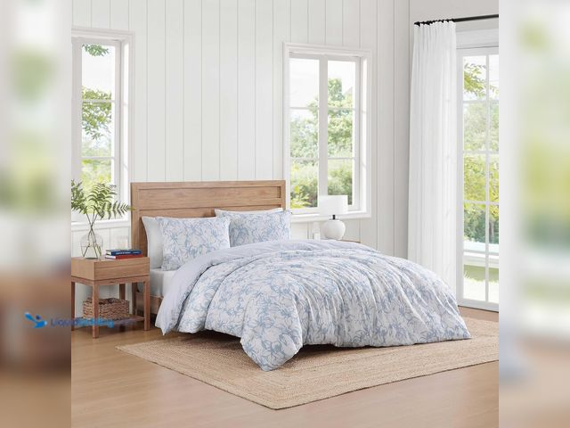Lot 49-5408671 - Tommy Hilfiger - Comforter Set, Luxuriously Soft Cotton Slub Bedding with Matching Shams, Abstract I...