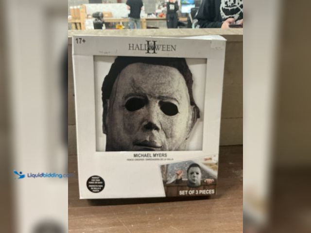 Lot 49-5435801 - Halloween II Michael Myers Fence Creeper (set of 3 pieces) Unused