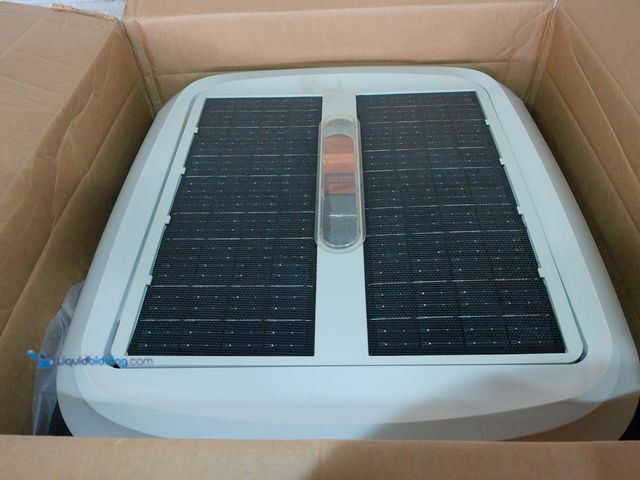 Lot 49-1531682 - VIDAPOOL Automatic, Solar-Powered, Pool Skimmer, Used, Unable to Test.  Ref#CRS0902