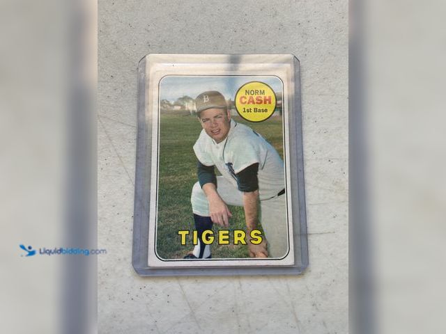 Lot 49-3503806 - 1969 TOPPS NORM CASH DETROIT TIGERS BASEBALL CARD #80
