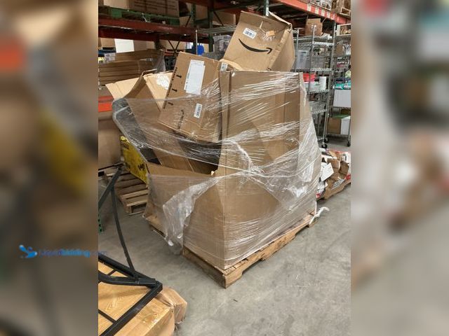 Lot 49-5413501 - Salvage Pallet: Includes toys, filters, bedding, cart and much more. IMPORTANT: Please note that the...
