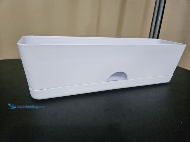 Lot 49-1802562 - 12 New 12 white planter boxes