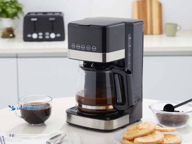 Lot 49-1558931 - Amazon Basics Programmable 12 Cup Drip Coffee Maker, Coffee Machine with Glass Coffee Pot (1.9 Qt), ...