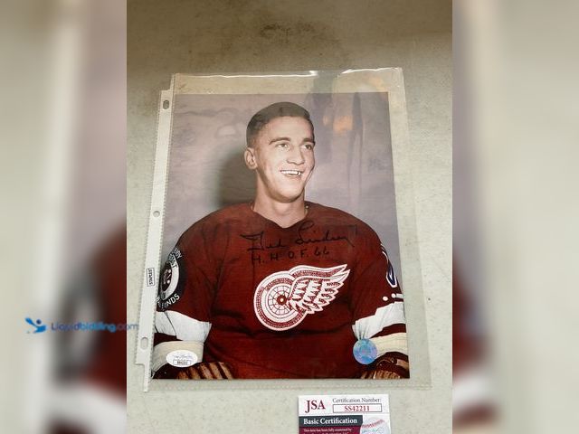 Lot 49-1801481 - RED WINGS HALL OF FAMER TED LINDSAY AUTOGRAPHED PHOTO