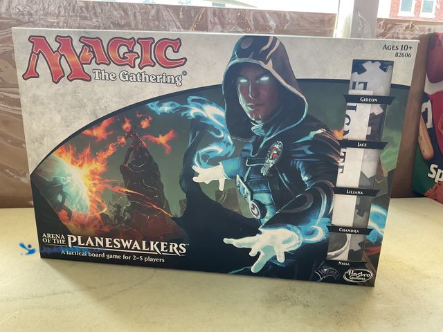 Lot 49-1804546 - MAGIC THE GATHERING ARENA OF THE PLANESWALKERS BOARDGAME.