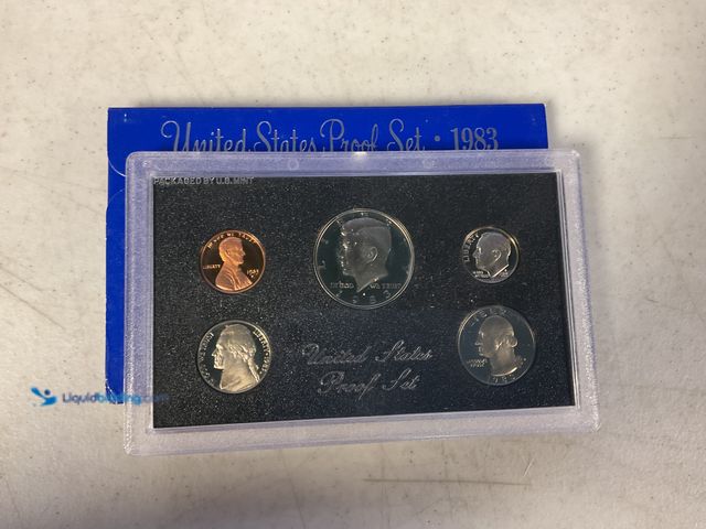 Lot 49-5467317 - 1983 UNITED STATES PROOF SET 5 COINS IN HARD PLASTIC CASE AND ORIGINAL SLEEVE