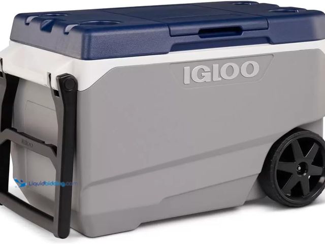 Lot 49-3564064 - IGLOO Max Cold Pro 85 Litre (90 US QT) Roller Cooler Box (cracked) Used