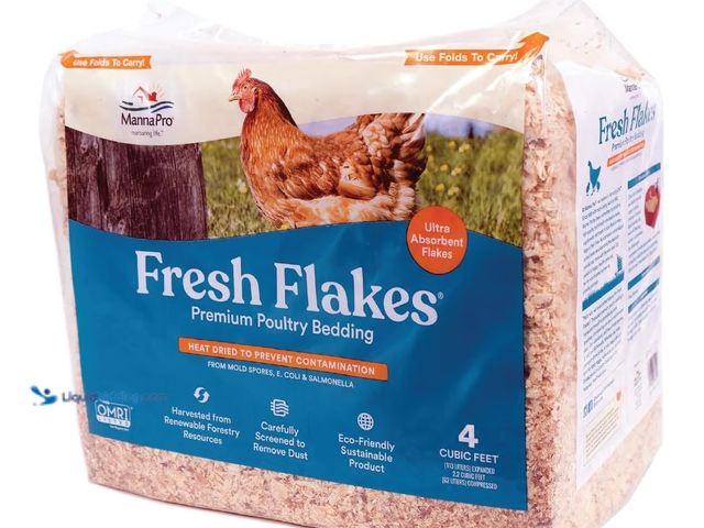 Lot 49-1512621 - Manna Pro Fresh Flakes | Chicken Coop Bedding | Pine Shavings for Chicken Bedding | 4 Cubic Feet, Mo...